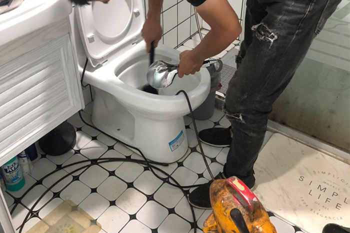 曲松疏通下水道