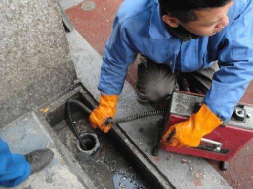 曲松疏通下水道