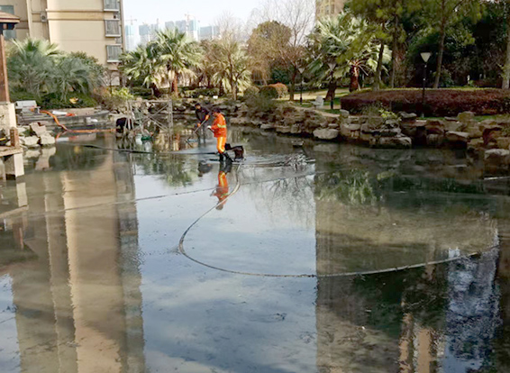 曲松景观池淤泥清理